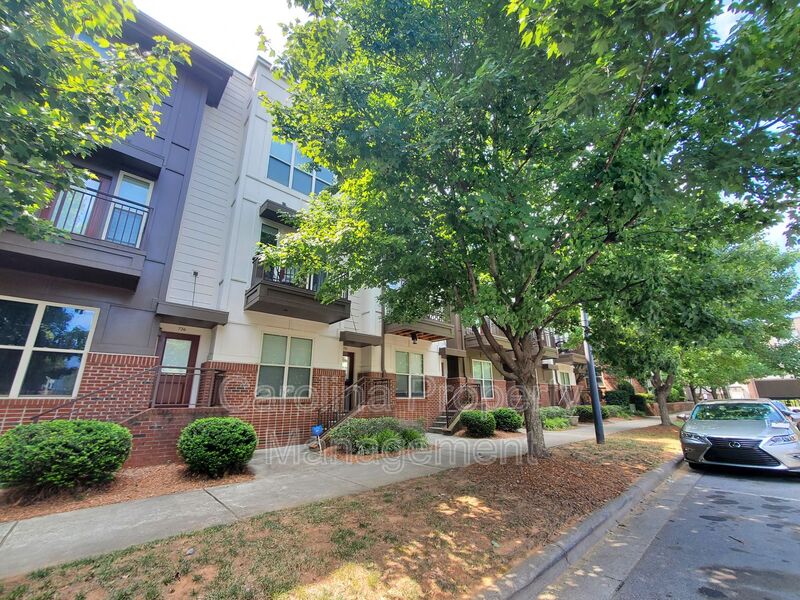 Charlotte House: 732 Seigle Point Dr