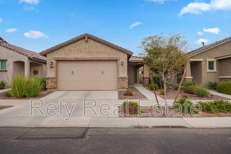 Surprise House: 14202 West Willow Avenue