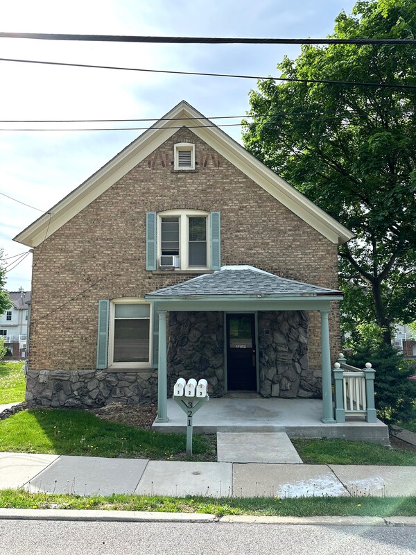 Algonquin Condo: 321 N Main St