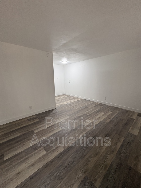 Belleville Condo: 1101 S 74th St