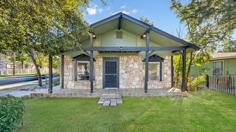 San Antonio House: 2600 Morales St