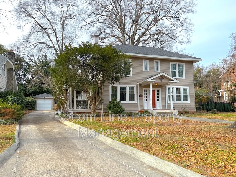 Gastonia House: 613 S York St