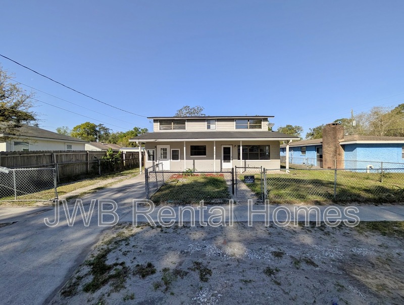 Jacksonville House: 150 Bowlan St N