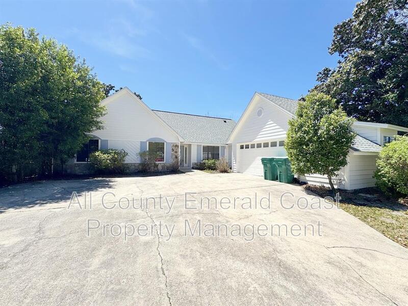 Destin House: 710 Swan Lane