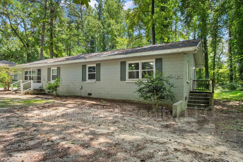 Raleigh House: 719 Woodland Rd