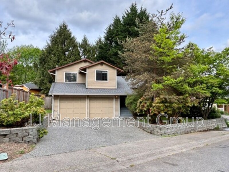 Bothell House: 23423 11th Avenue West