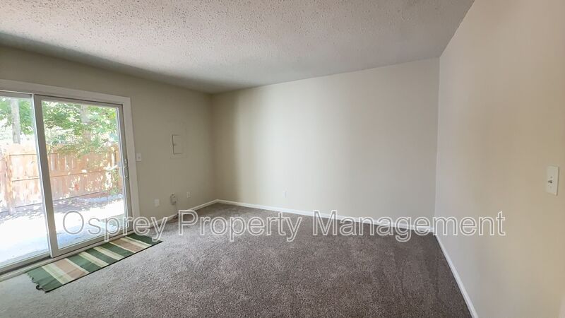 3-Bedroom Virginia Beach Home with Fenced Yard & Spacious Livin - Photo 11