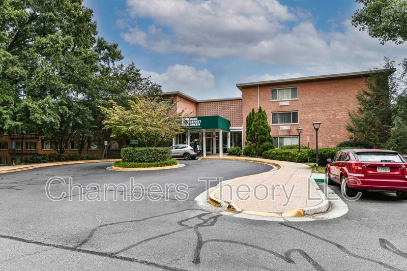 Fairfax Condo: 10570 Main St.