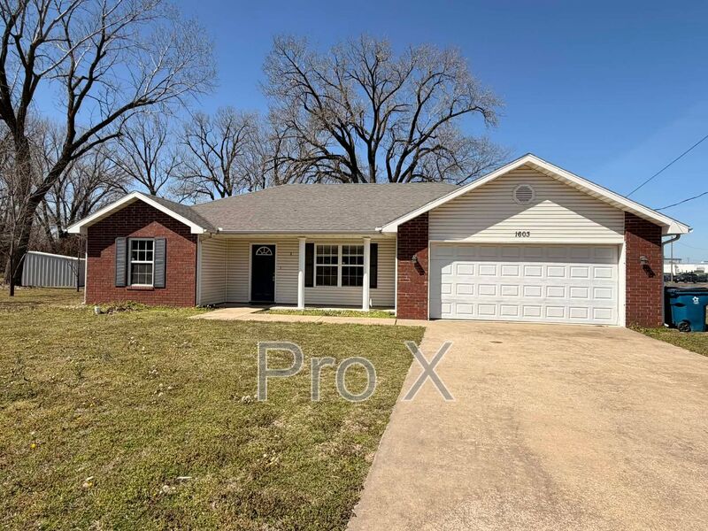 Joplin House: 1603 Annie Baxter Ave