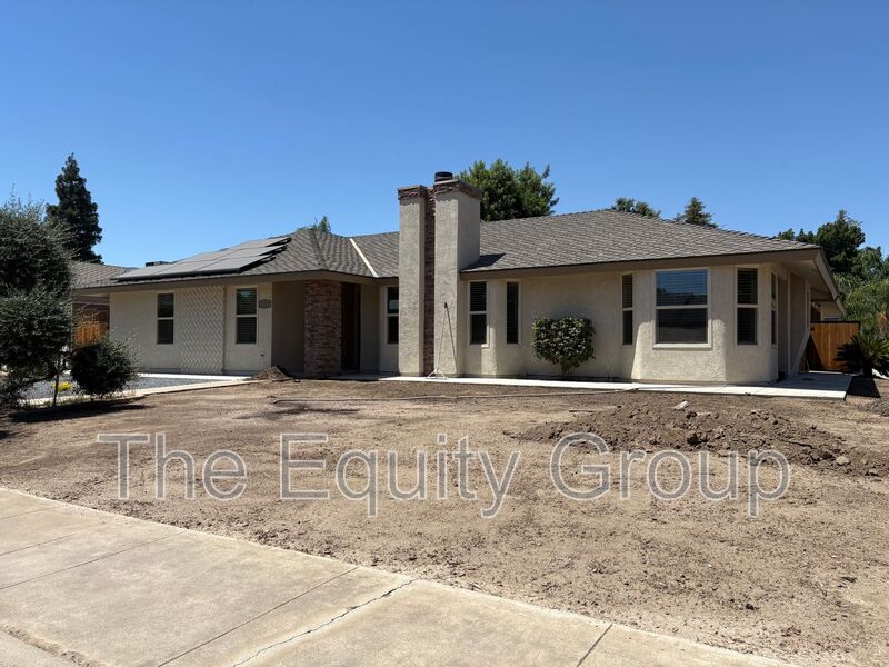 Visalia House: 2322 East Vassar Dr