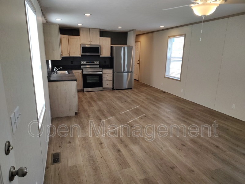 Gering House: 120 Terry Blvd