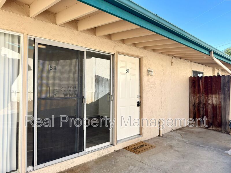 Vista Condo: 693 Hillside Terrace