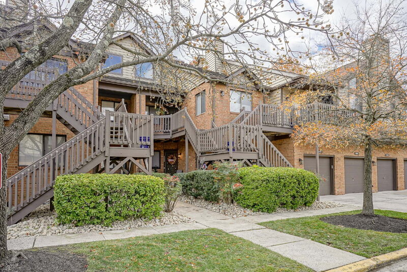 Mount Laurel House: 2004 Augusta Circle