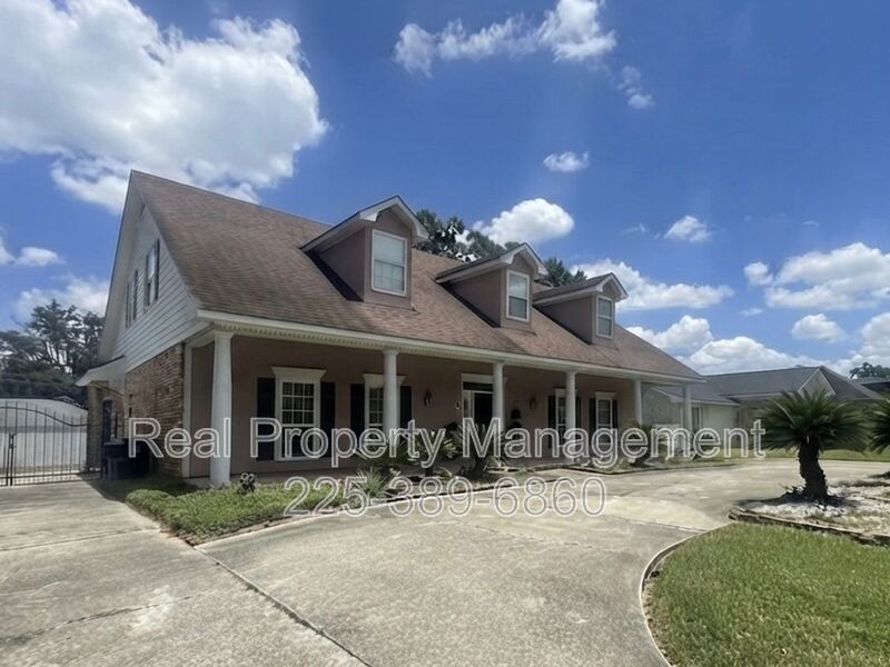 Baton Rouge House: 1022 Wooddale Blvd.