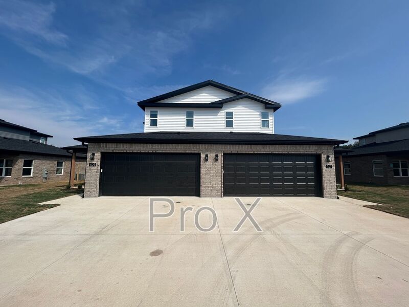 Centerton Condo: 623 Cosmos St