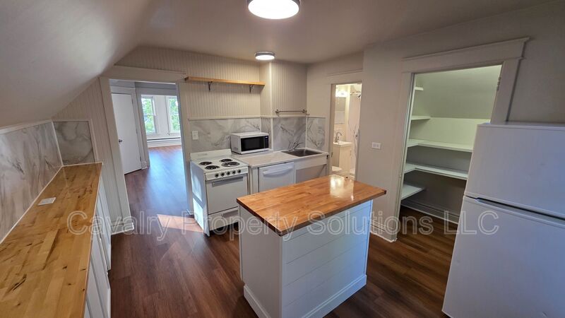 Duluth Condo: 617 E 8th St