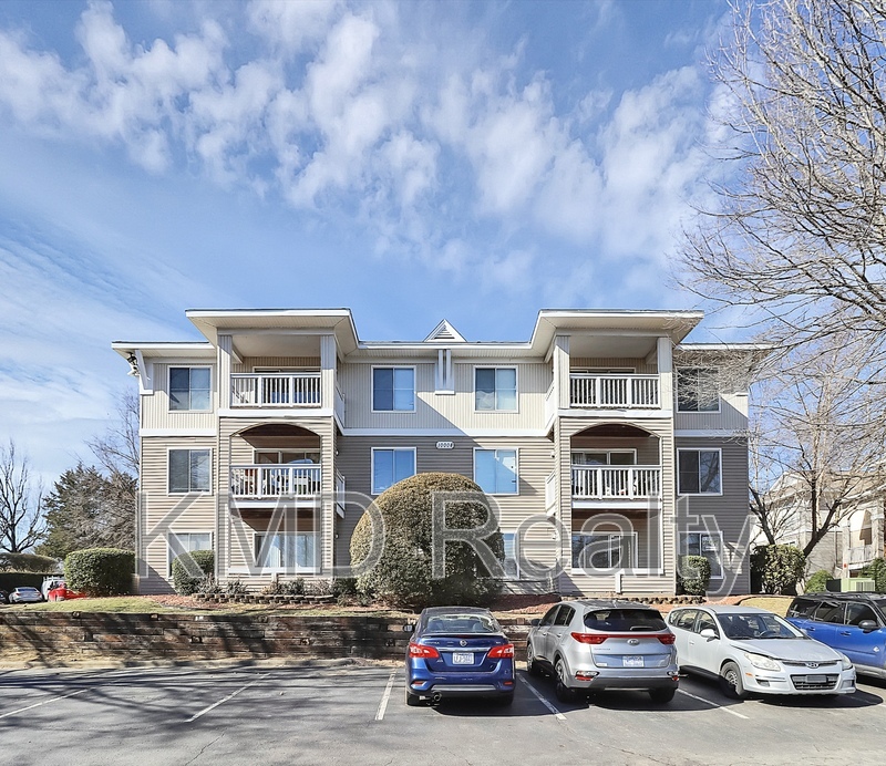 Charlotte Condo: 10008 Graduate Lane