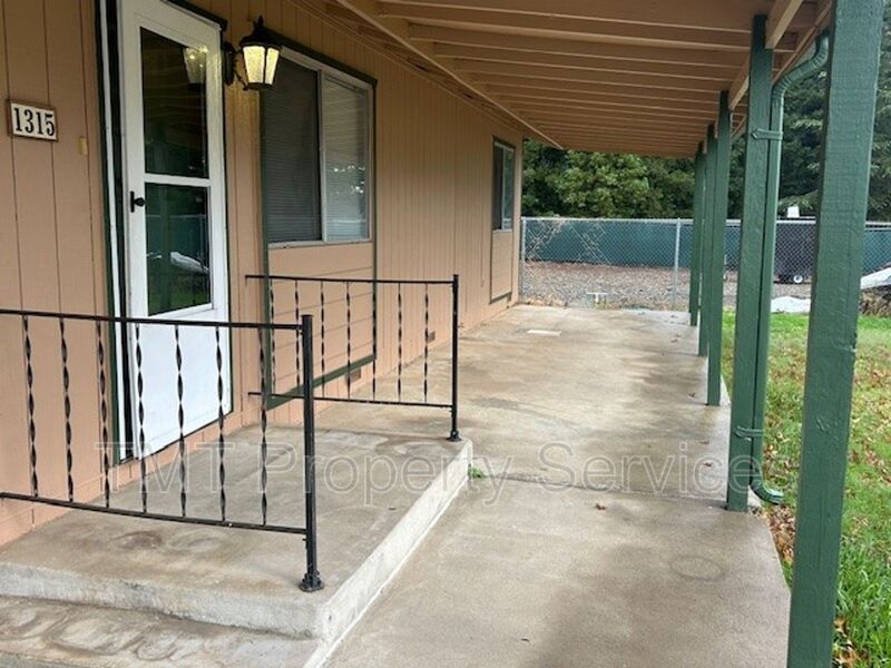 Rio Linda House: 1315 I St. (Portfolio C-Avelina)