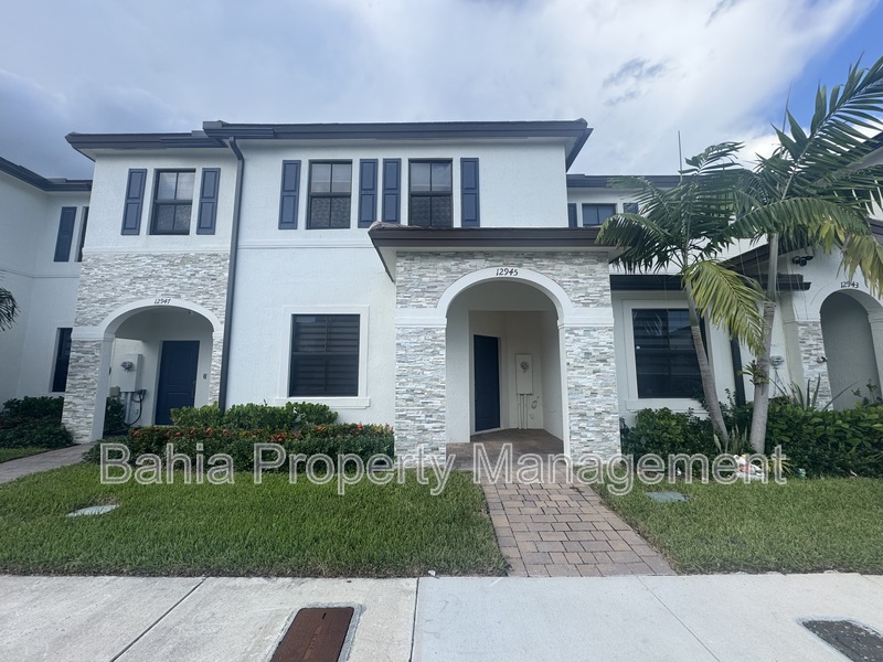 Homestead Townhome: 12945 SW 232nd Ln
