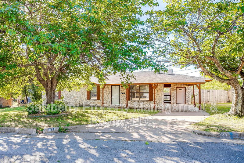 Granbury House: 1113 Gifford Drive