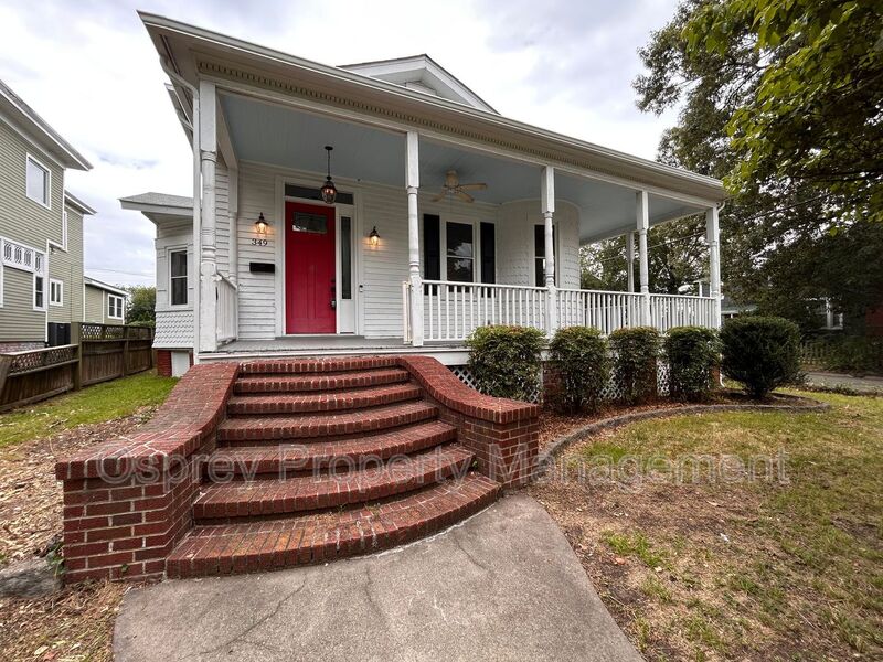Charming 2-Bedroom Home -Close to Downtown Hampton! *ASK ABOUT OUR ZERO DEPOSIT* - Photo 2
