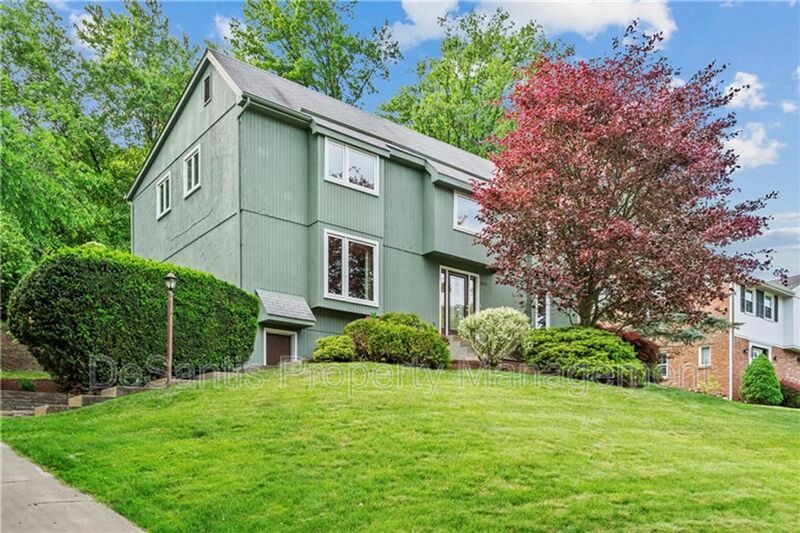 Pittsburgh House: 471 Manordale Road
