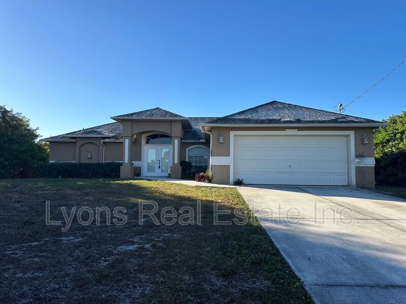 Lehigh Acres House: 3015 40th Street SW