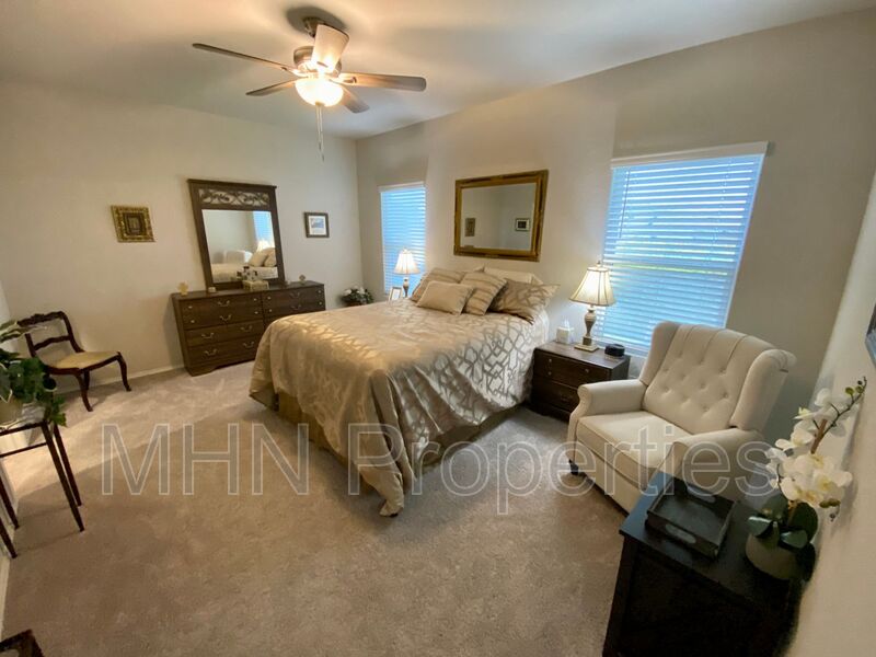 3 bed/2 bath GORGEOUS recently built home home, located in St. Hedwig off I-10! - Photo 19