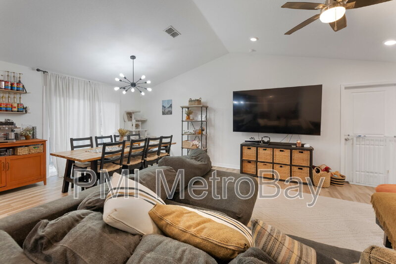 Plant City House: 902 West Alsobrook St