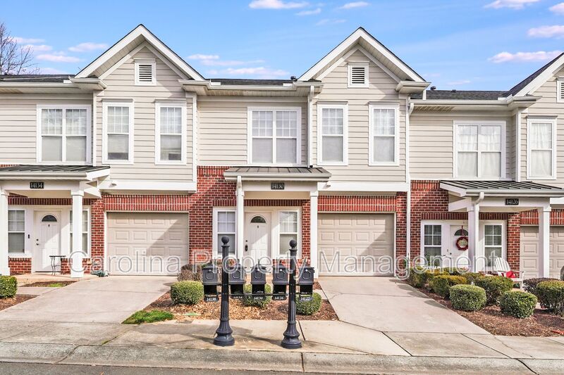 Charlotte House: 14130 Castle Abbey Ln