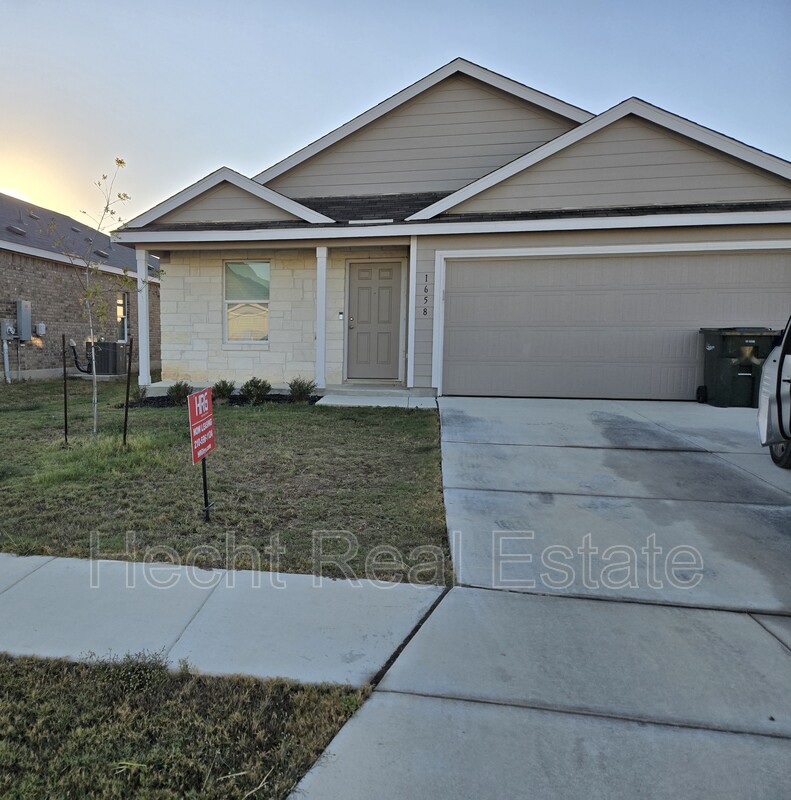 New Braunfels House: 1658 Lilyturf Road