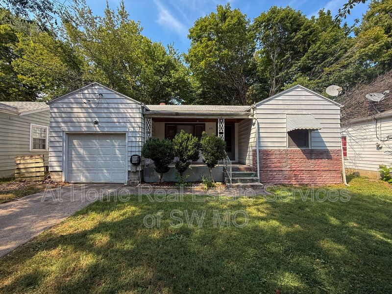 Springfield House: 1231 E Harrison
