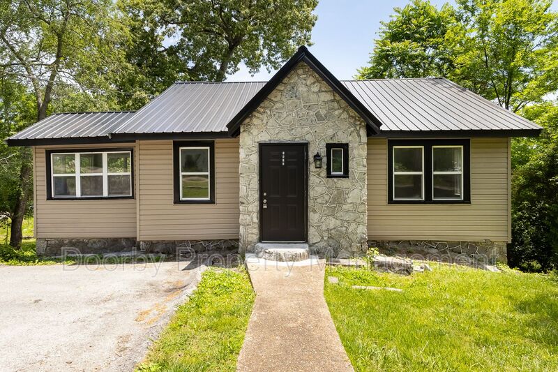 Chattanooga House: 1812 John Ross Road