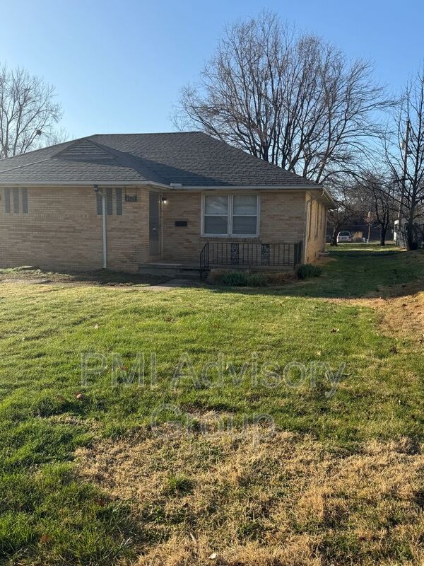 Topeka House: 3533 SW 9th St