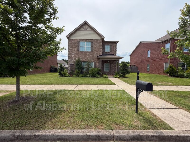 Huntsville House: 8313 Stillwater Circle NW