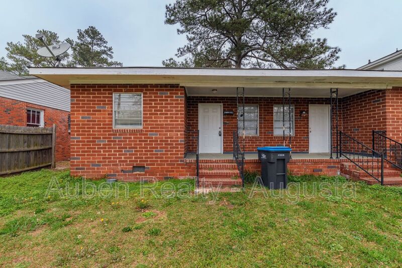 Augusta House: 2165 1/2 Telfair Street