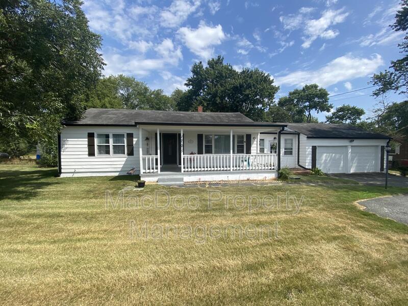 Fredericksburg House: 1705 Bragg Road