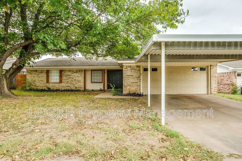 Saginaw House: 512 Stallion Lane