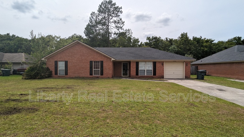 Hinesville House: 2350 Rowe St