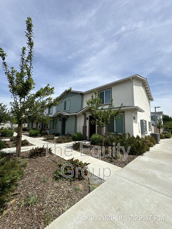 Visalia Condo: 414 S Summit Street