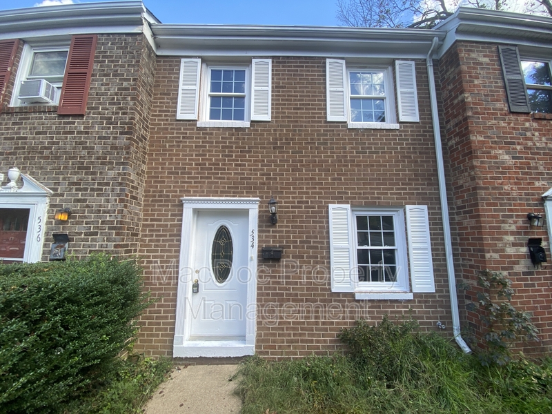 Fredericksburg Townhome: 534 Olde Greenwich Circle