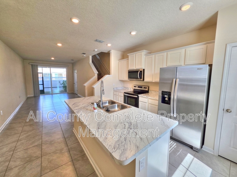 Orange Park Townhome: 3972 Village View Ln