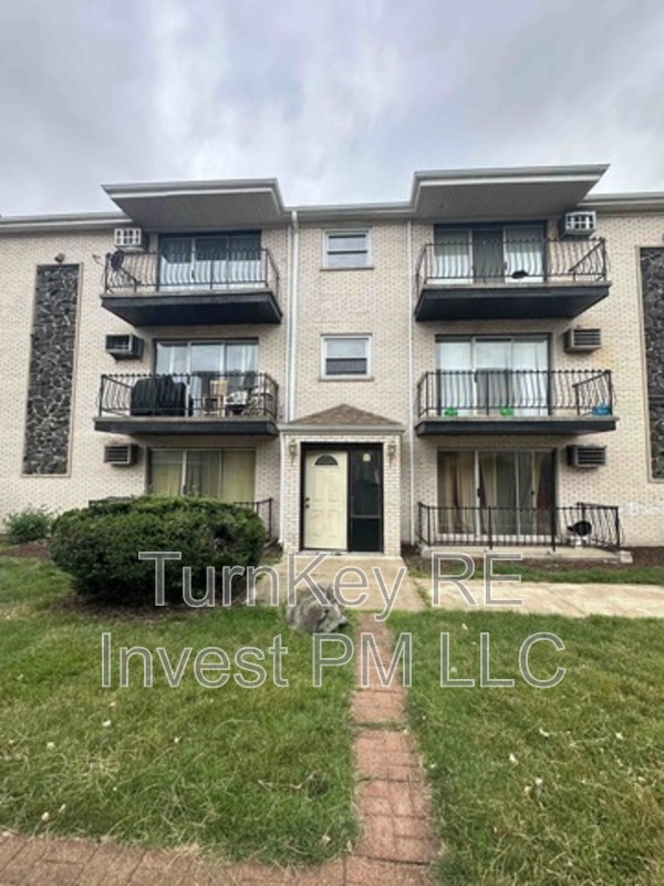 Calumet City Condo: 1685 Harbor Avenue