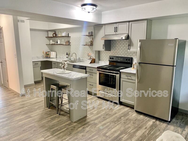 Springfield House: 1438 E Elm