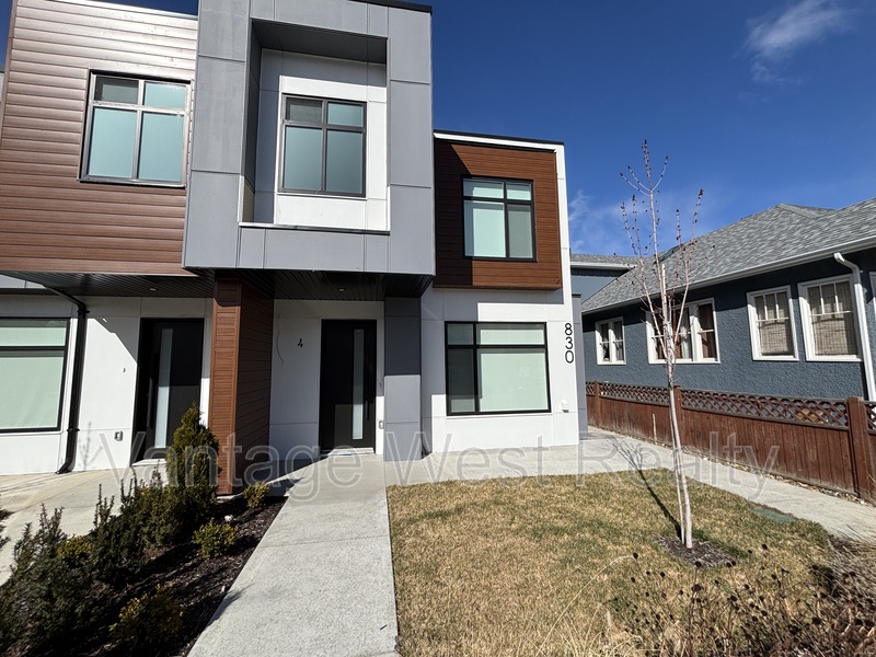 Kelowna Townhome: 4-830 Lawson Ave