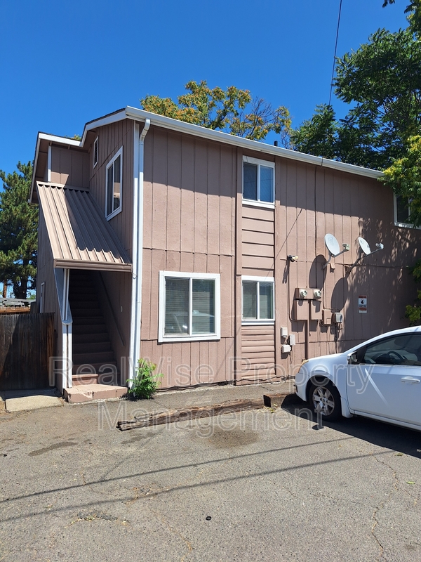 Medford Condo: 302 Edwards St