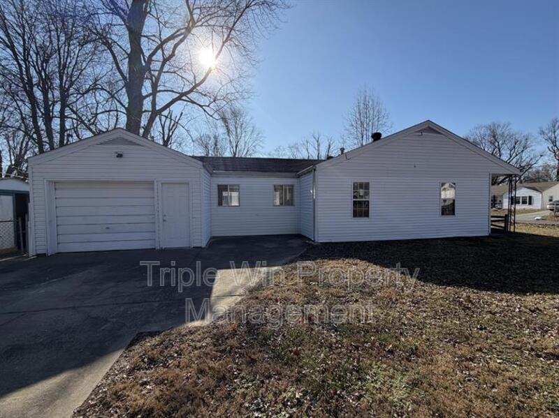 Florissant House: 300 Brackleigh Ln