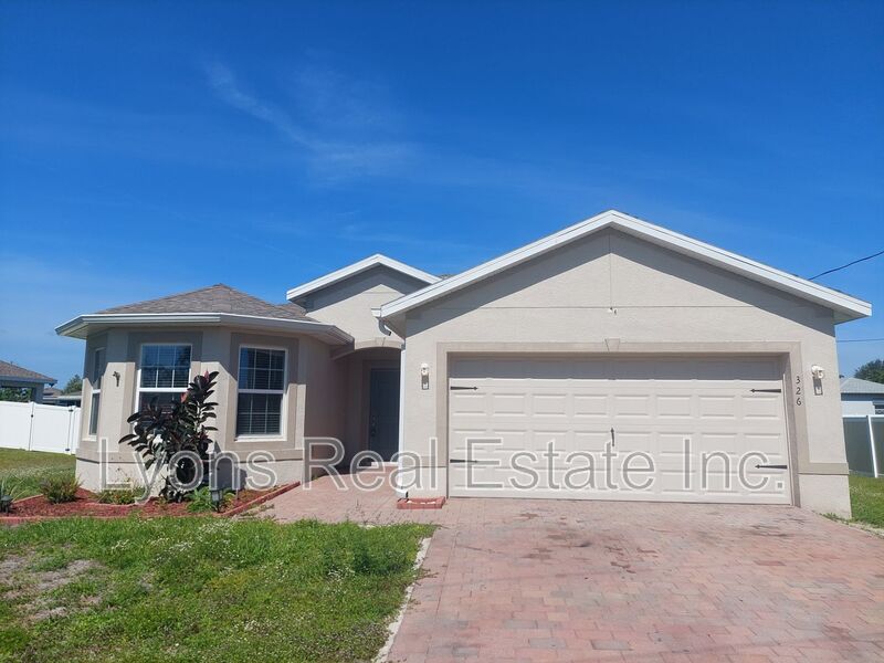 Cape Coral House: 326 SW 24th PL