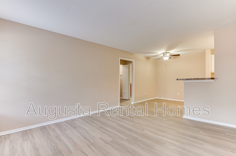 Augusta Condo: 2515 Center West Parkway - 9O