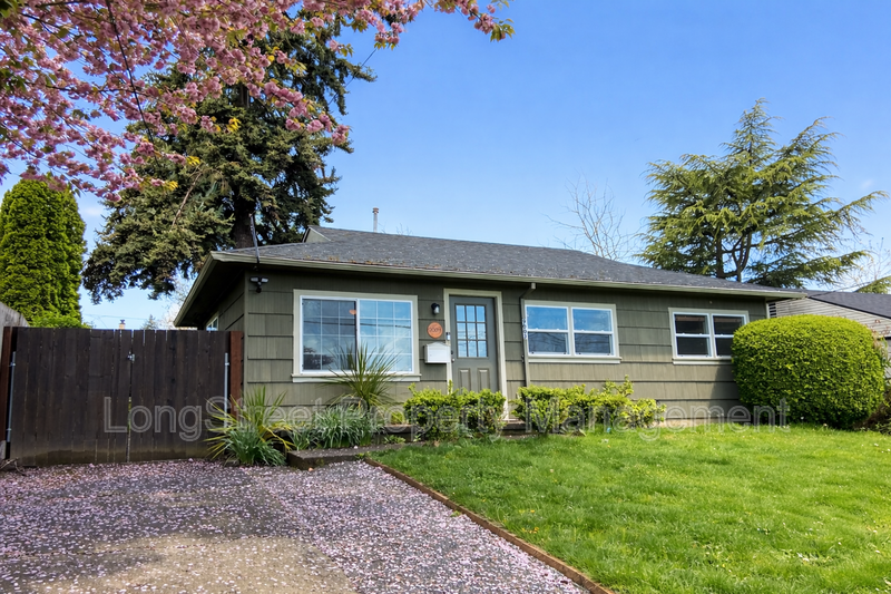 Portland House: 9003 N Curtis Ave